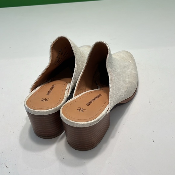 Johnston & Murphy slide on. White with a small amount of sparkle! - Picture 4 of 6